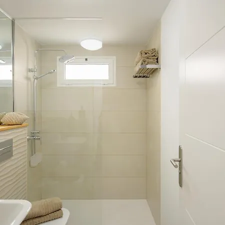 Lejlighed Orange Volcano Apartment, Free Access To The Fariones Sports Center Puerto del Carmen (Lanzarote)