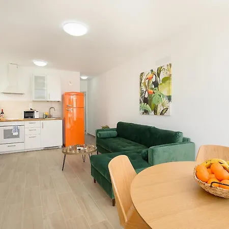 Orange Volcano Apartment, Free Access To The Fariones Sports Center Apartment